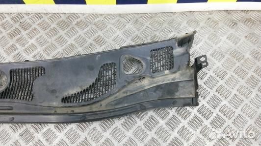 Накладка декоративная (жабо, дождевик) lexus LS 4