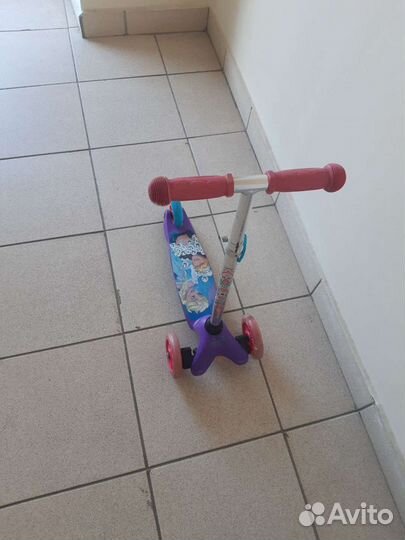 Самокат трехколесный