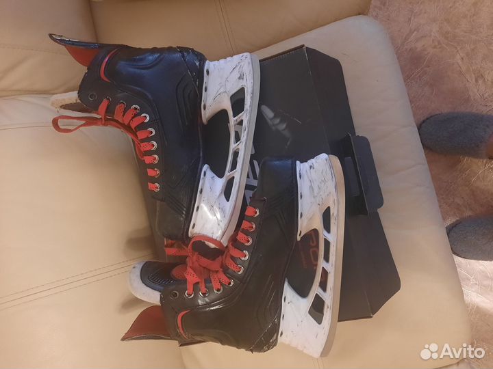 Хоккейные коньки