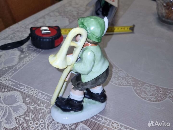 Статуэтка фарфор