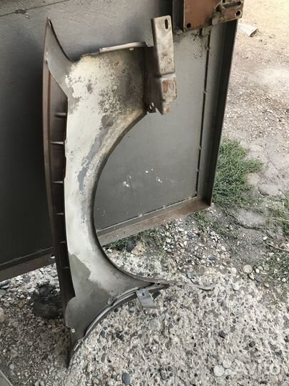 Крыло переднее левое крайслер м300 в наличие