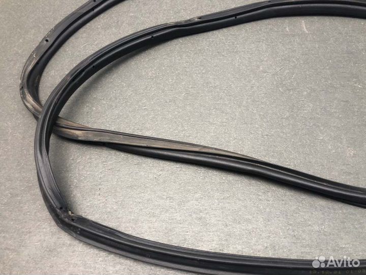 Уплотнитель двери задний левый Daewoo Gentra 5V3