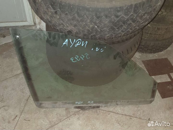 Стекло передней Двери Ауди 100 С4 правой