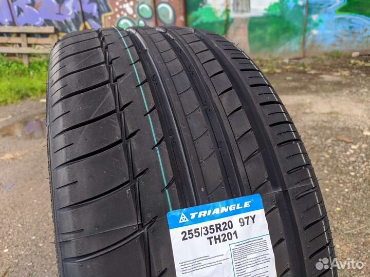 Triangle TH201 255/35 R20 97Y