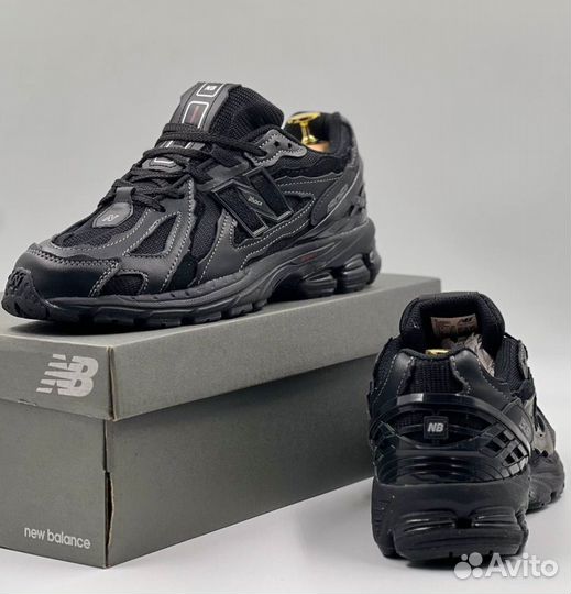 Черные New Balance 1906