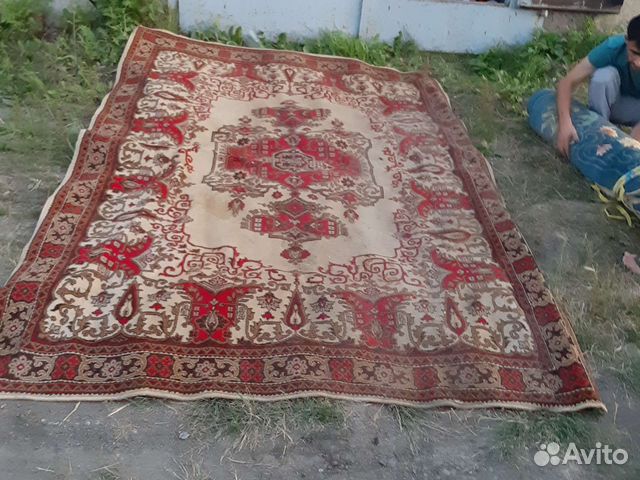 Шерстяной ковер 2 на 3 м, 2 штуки, разные