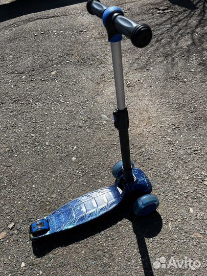 Самокат трехколесный
