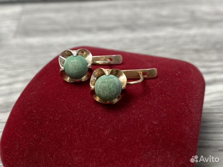 Золотые серьги 583 пробы массой 3.8 грамма
