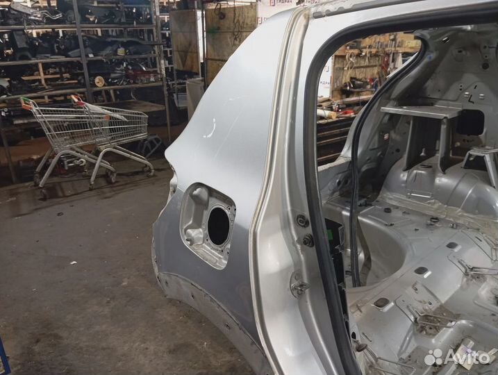 Крыло заднее правое Renault Sandero Stepway (5S)