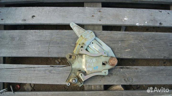 Стеклоподъемник механ. задний правый Byd F3 1.5