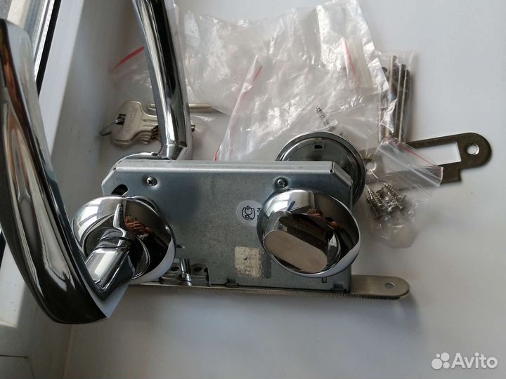 Дверные ручки