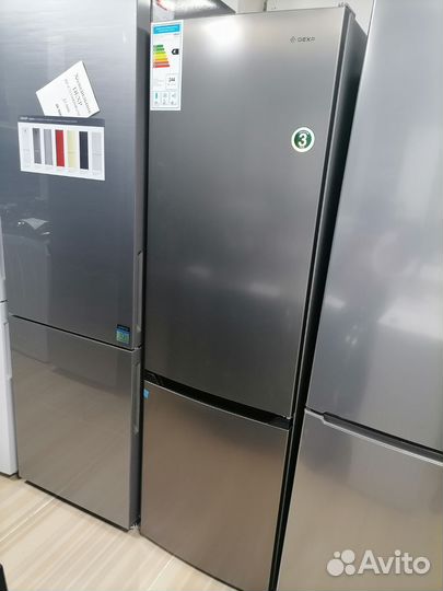 Новый холодильник серебристый 180 см