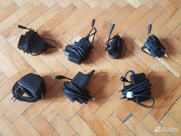 Зарядное устройство для мобильного телефона