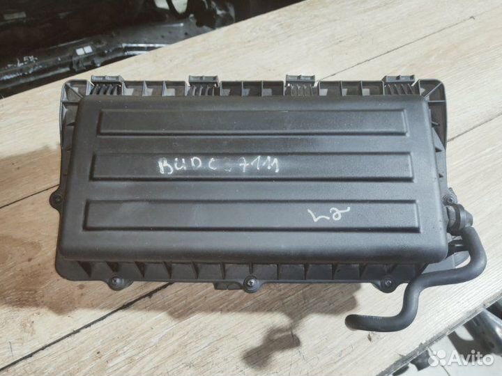 Корпус воздушного фильтра Volkswagen Golf 5 BUD