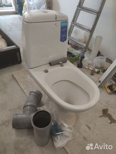 Унитаз от застройщика с фурнитурой