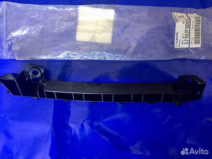 Кронштейн переднего бамп прав Subaru Impreza G12