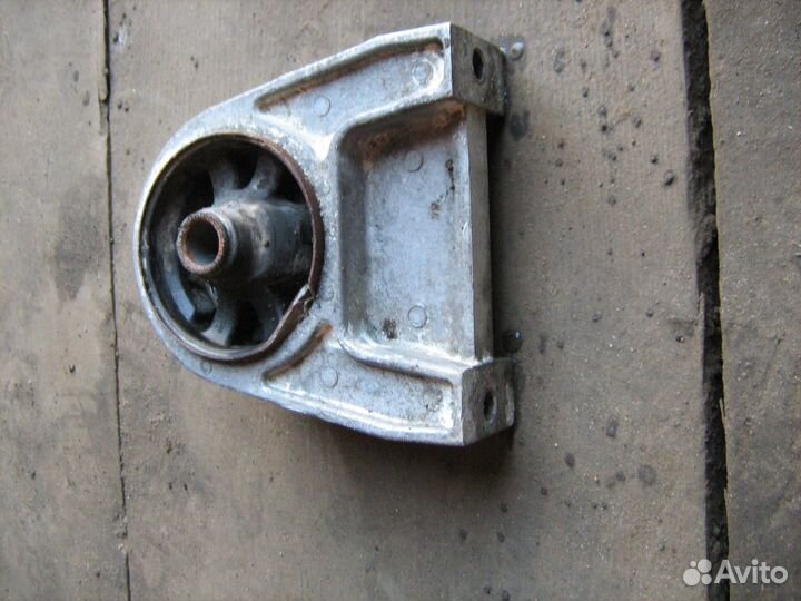 Ssangyong new Actyon подушка двс