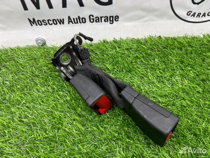Замок ремня безопасности задний Mercedes-Benz