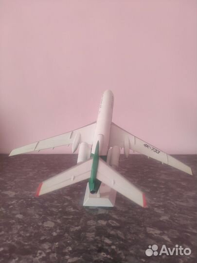 Модель самолета Ту-154М