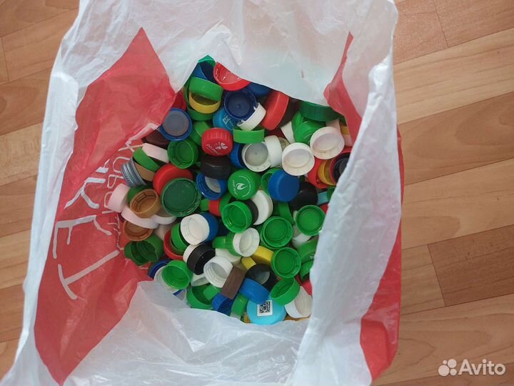 Крышки пластиковые от бутылки