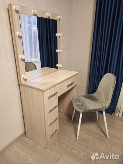 Туалетный столик