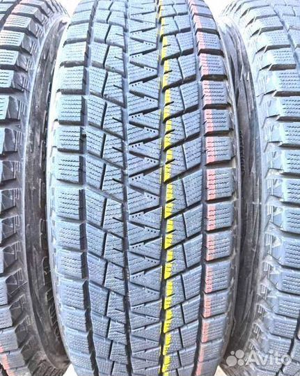 Bridgestone Blizzak DM-V1 215/65 R16 98Q