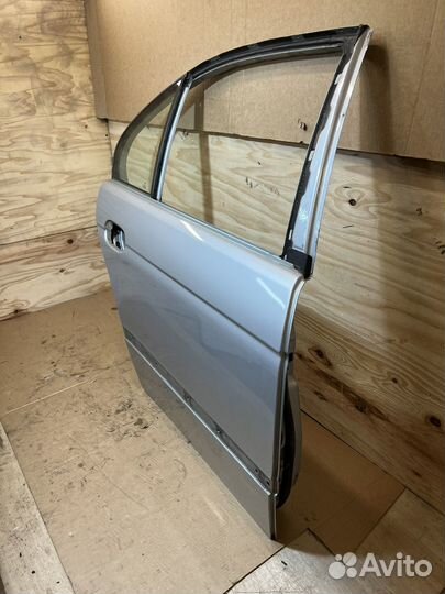 Дверь правая задняя bmw e39 цвет 334