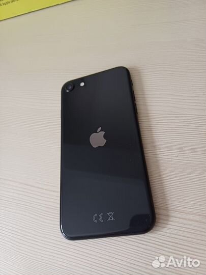 Телефон iPhone se 2020