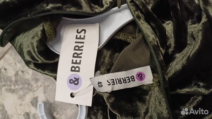 Платье бархатное новогоднее 40-42 новое