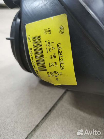 Фара правая оригинал VW Golf 5 1K6941006E