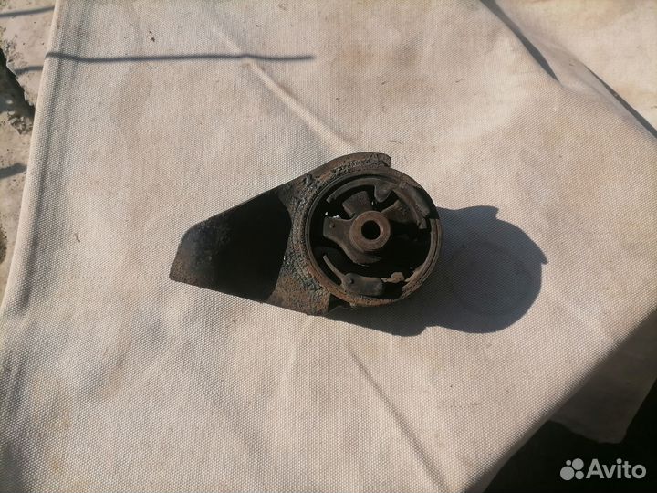 Опора двигателя kia carnival левая