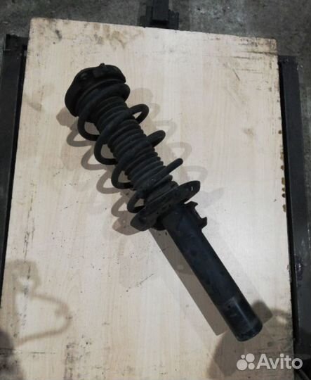 Стойка передняя Volkswagen Passat B6