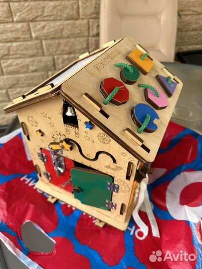 Бизиборд домик