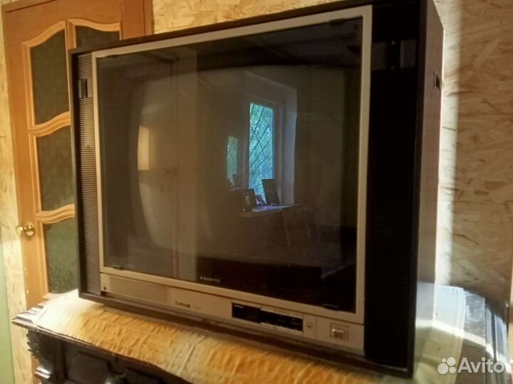 Раритетный японский телевизор Sanyo CEM2605SV