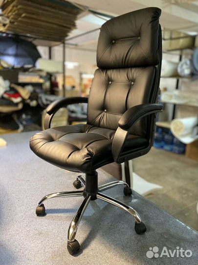 Офисное кресло