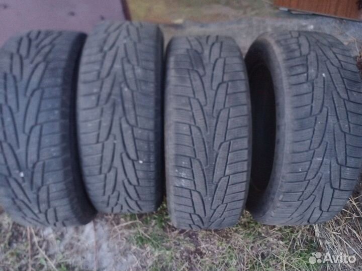 Marshal I'Zen Ice King KW21 215/55 R17