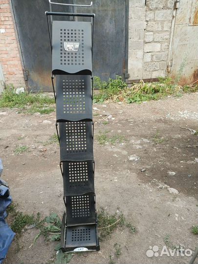 Полка под рекламную печатную продукцию