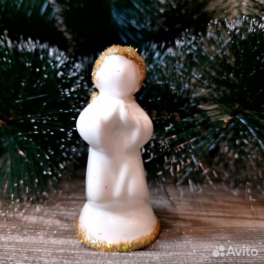 Фарфоровая статуэтка Ангел
