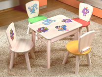 Детская мебель из массива дерева (стол + 4 стула)
