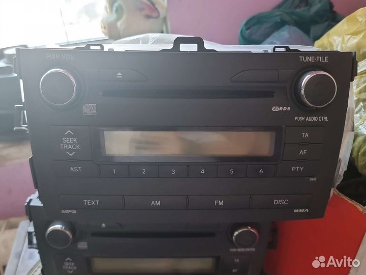 Штатная магнитола на Toyota corolla 150
