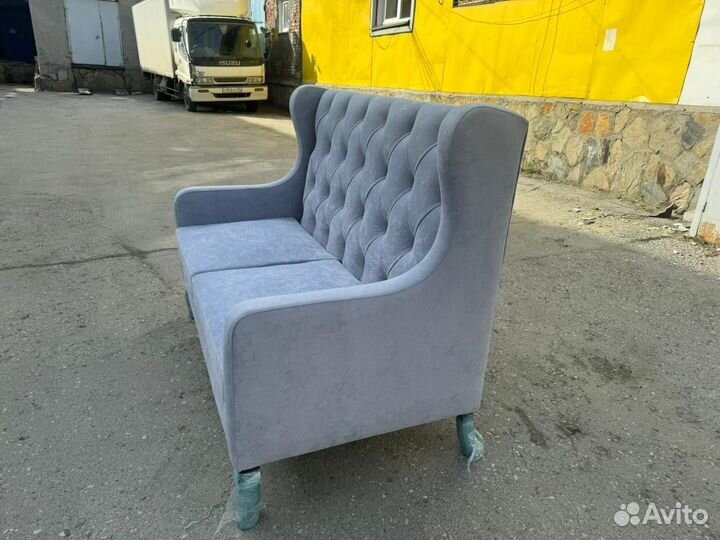 Диван в каретной стяжке