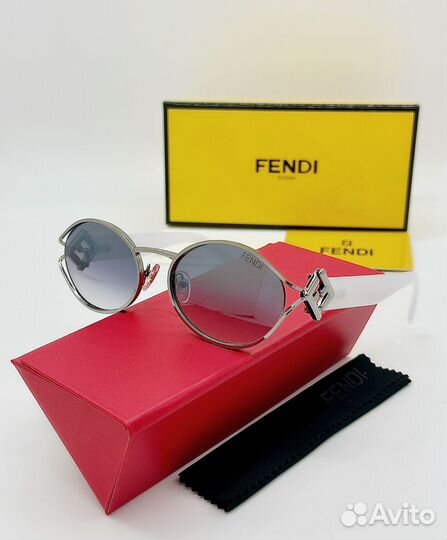 Солнцезащитные очки fendi