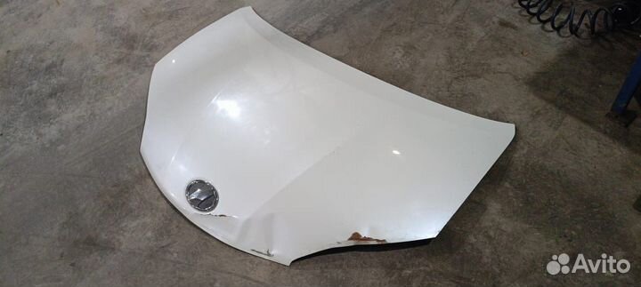 Капот Toyota Wish 2011 год выпуска