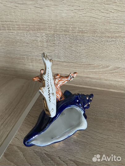 Фарфоровая статуэтка - рыбка на ракушке. 1969 г