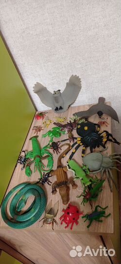 Фигурки животных (насекомые, рептилии, птицы)