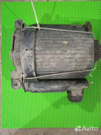 Корпус воздушного фильтра Volkswagen Transporter T