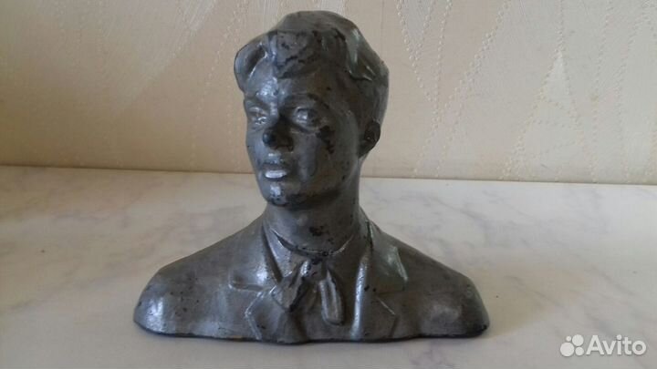 Скульптура. Бюст Есенин СССР Высота 11 см Силумин