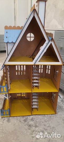 Кукольный домик с мебелью