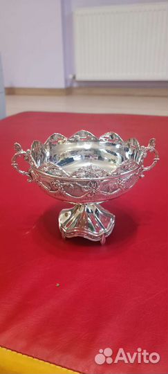 Конфетница металлическая на ножке