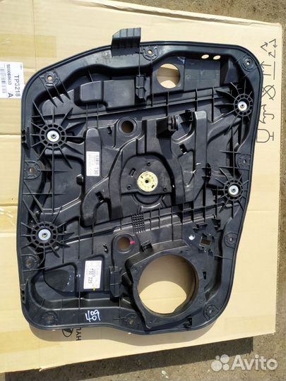 Передний левый стеклоподъемник Hyundai Santa Fe